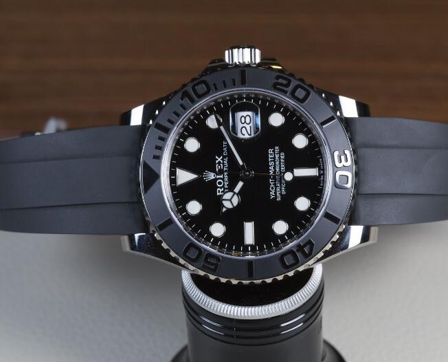 The all-black design of this Yacht-Master is very cool.