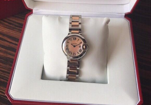 The small and exquisite timepiece is suitable for women.