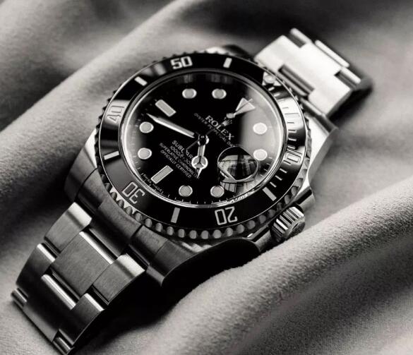 The black Submariner becomes one of the most popular watches in the world now.