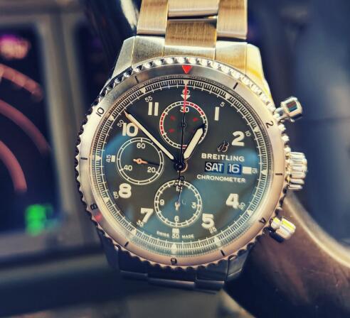 The Breitling Navitimer is good choice for strong men.