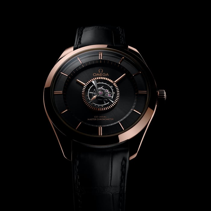 The Sedna® 18k gold copy watch has tourbillon.