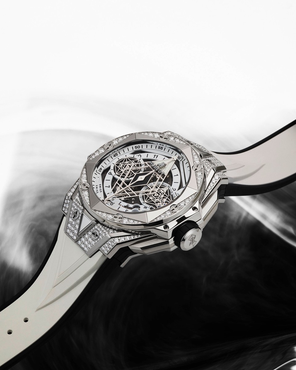 The perfect copy watch is decorated with diamonds.
